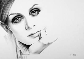 Twiggy Minimal by IleanaHunter