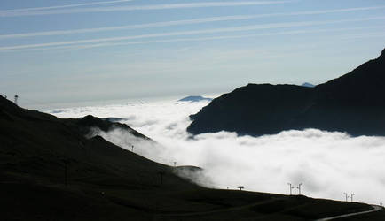 Par-dessus les nuages