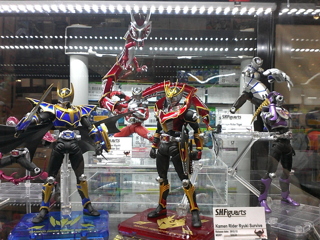 Kamen Rider Ryuki Figuarts of NYCC 2012