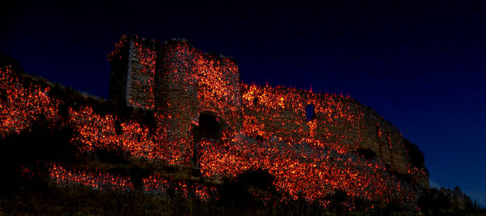 Castillo de Ucero en llamas