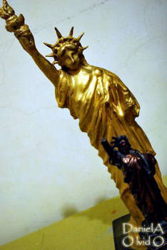 statue