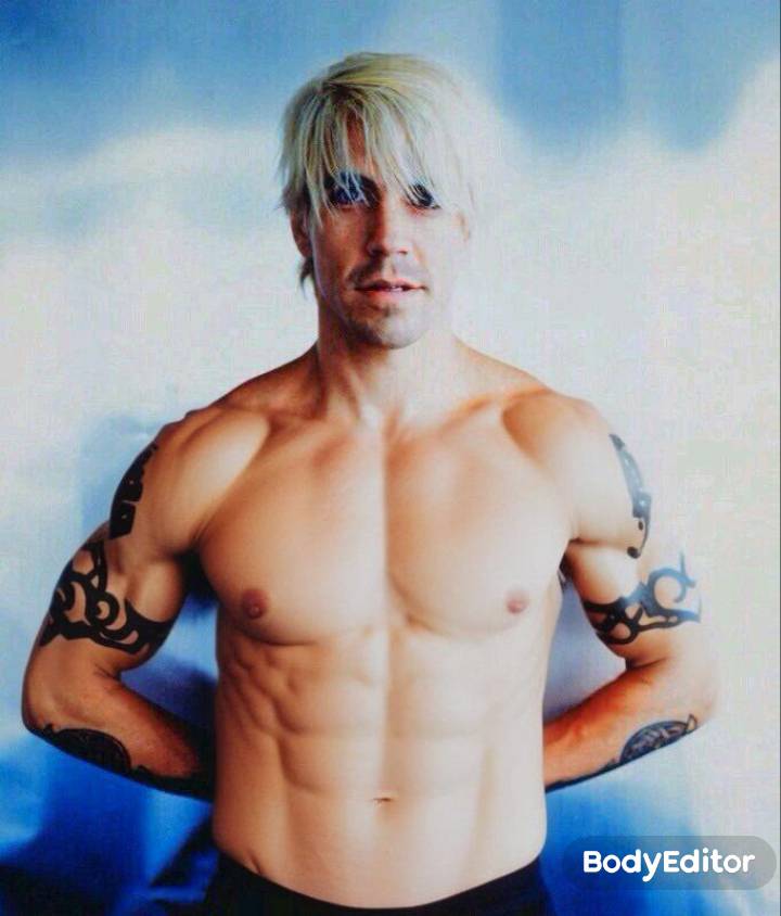 Anthony Kiedis muscle growth 01