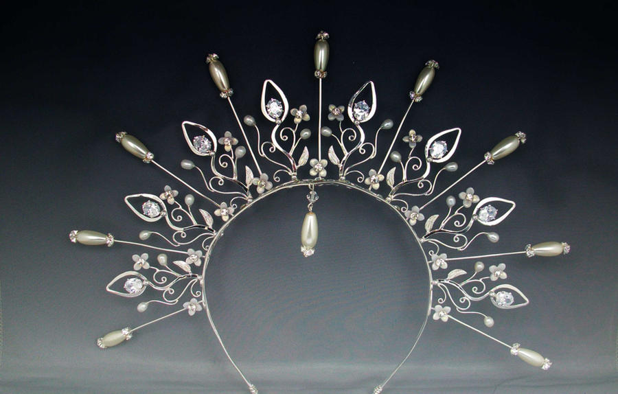 Another Elizabethan headpiece by ElnaraNiall on DeviantArt
