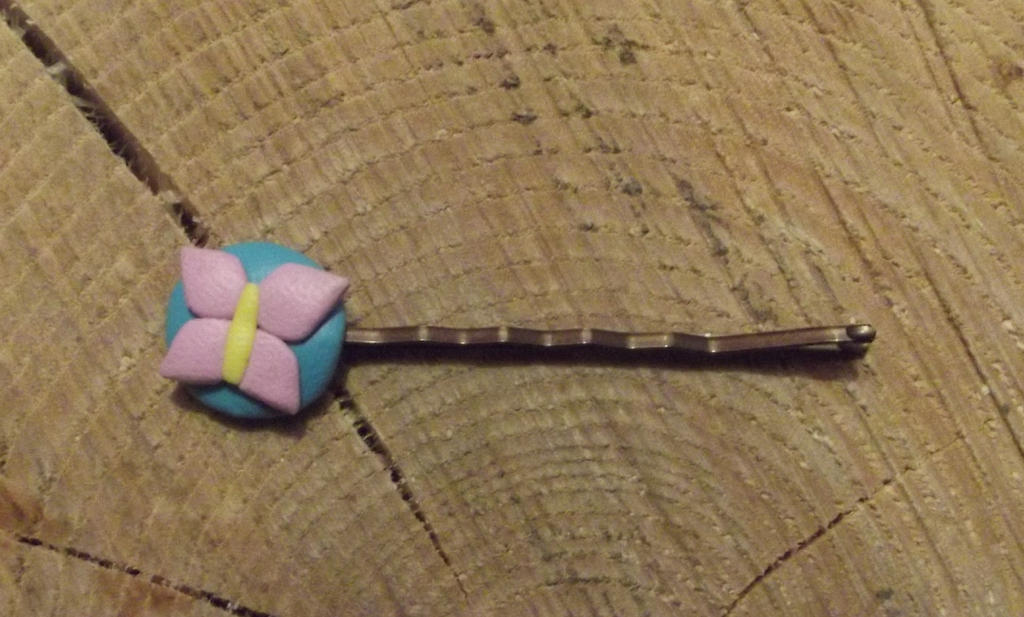 Pink butterfly hair grip