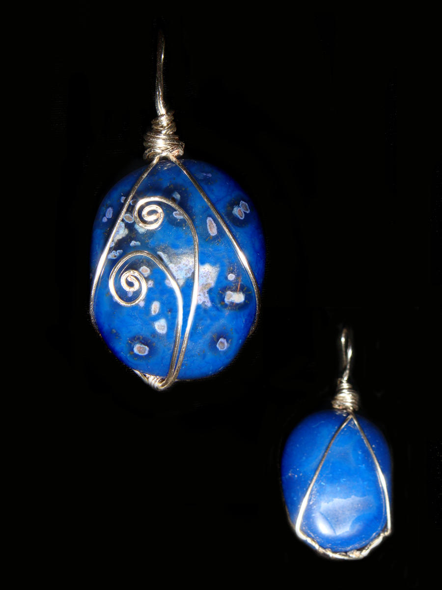 Blue spotted stone pendant sil