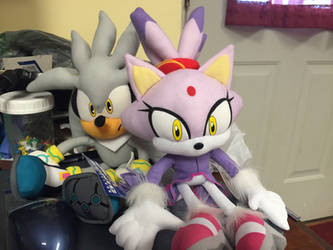 Silvaze plushies