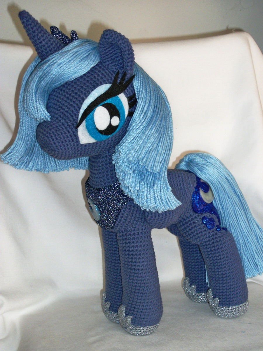 Lunaplushie 2.0 by MasterPlanner