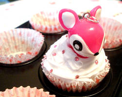 Peekaboo Deer Cupcake Necklace