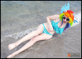 (MLP) Rainbow Dash Gets a Splash! (Bikini Cosplay)