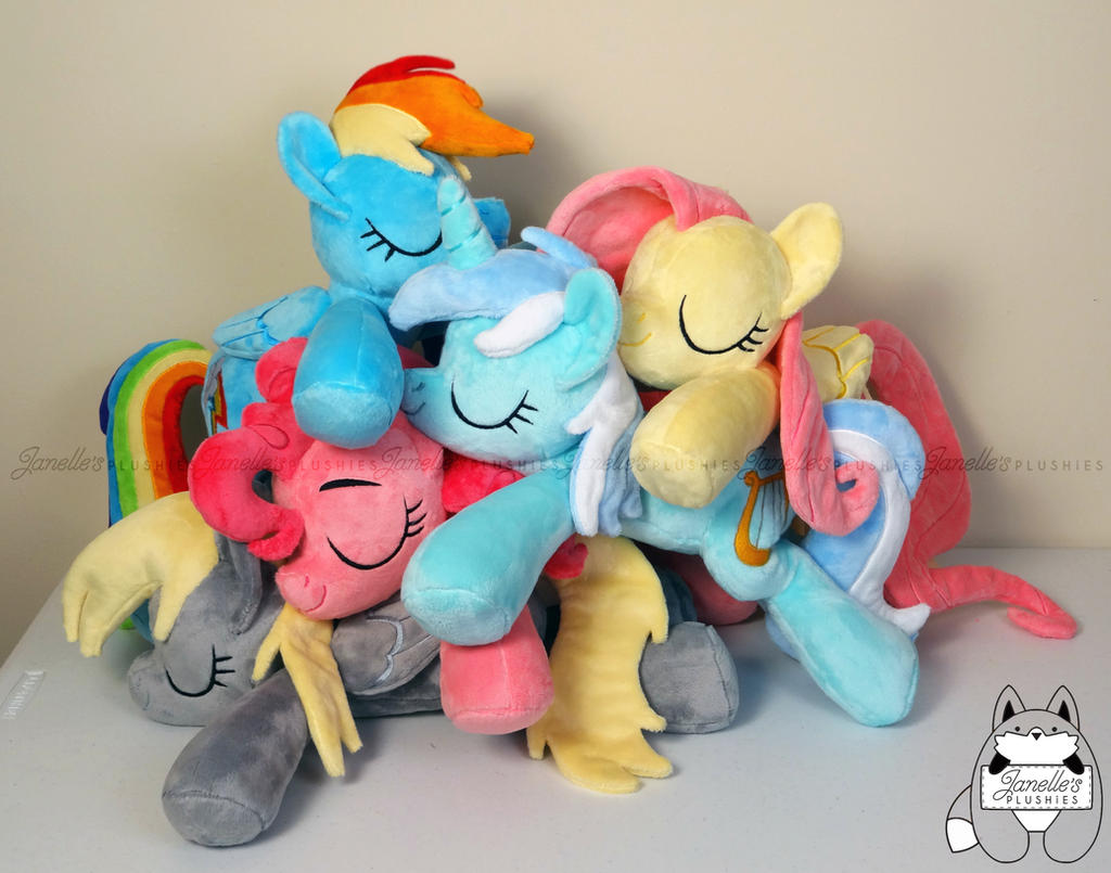 Pile-o-ponies for Bronycon and Otakon