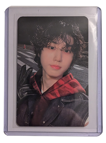 love the curly hair on him !! the photo is so cute and the colours of the card are nice