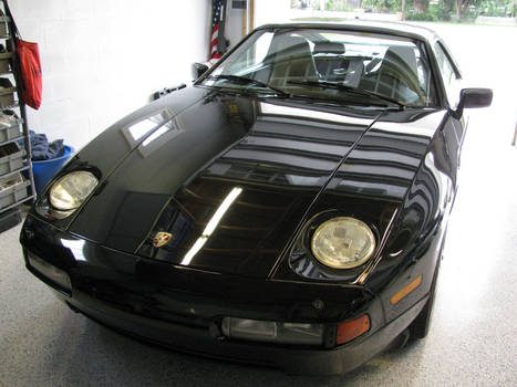 Black Porsche 928