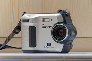 Sony Mavica MVC-FD100 camera