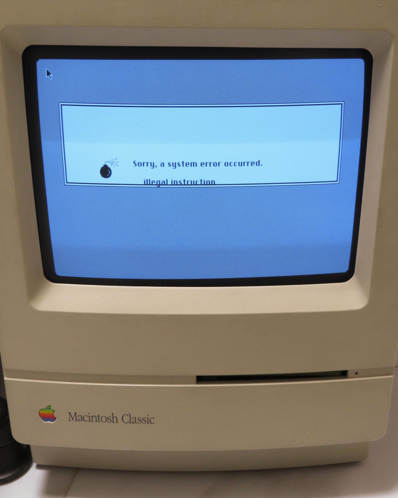 Macintosh Classic with error by eric2b01 on DeviantArt