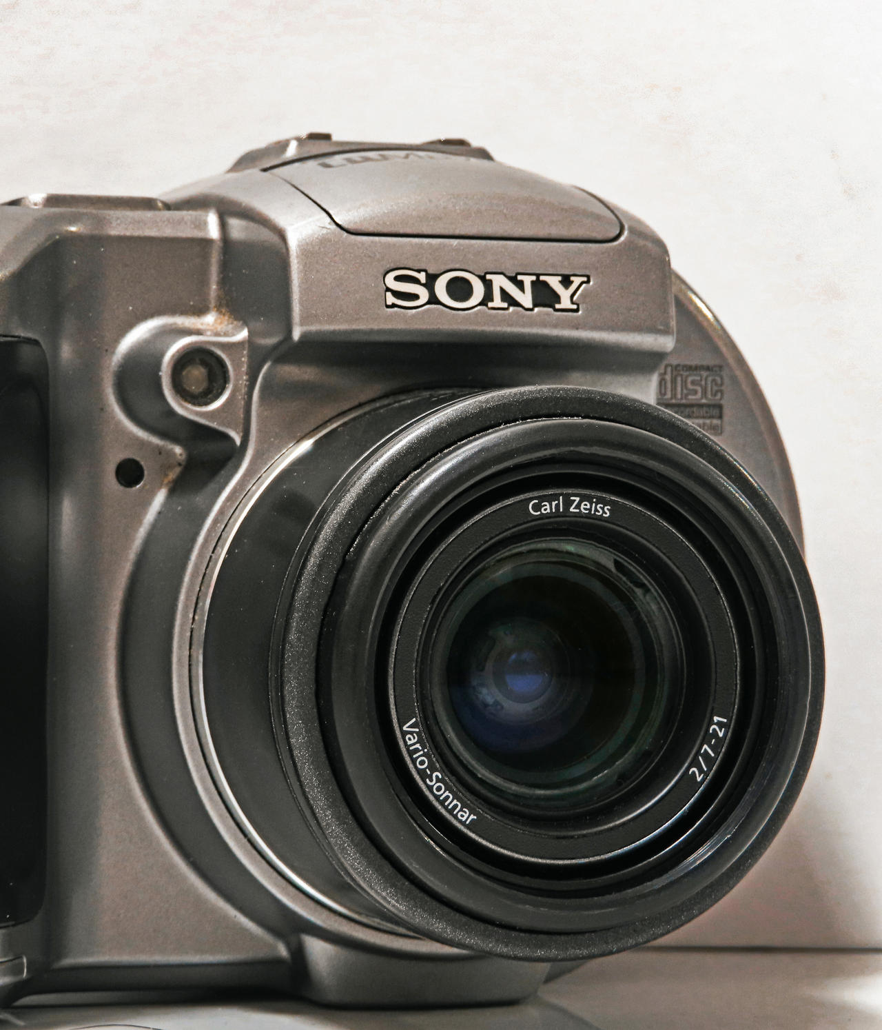 Disk Camera Photo Sample Sony CD400 disc camera - the lens by eric2b01 on DeviantArt
