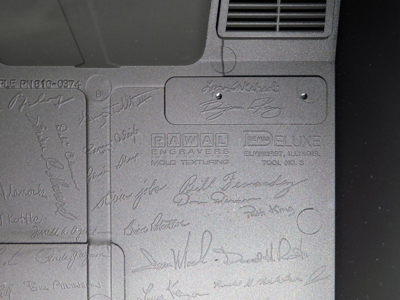 Lot of signatures inside an Apple Macintosh 512K by eric2b01 on DeviantArt