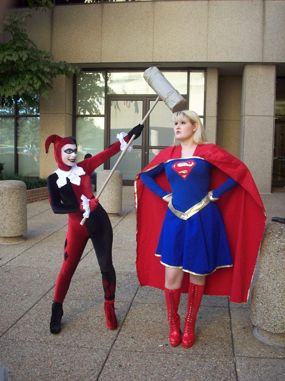 Harley Quinn vs Supergirl