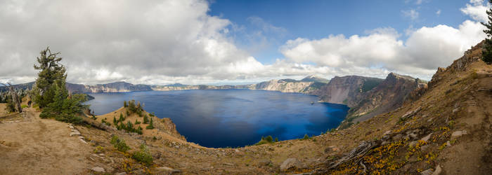 On the way down from Garfield Peak, Crater Lake by do7slash