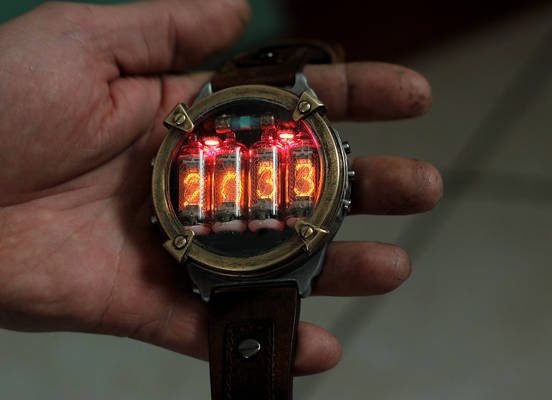 Nixie Horizonte - Metro 2033 - titanium watch