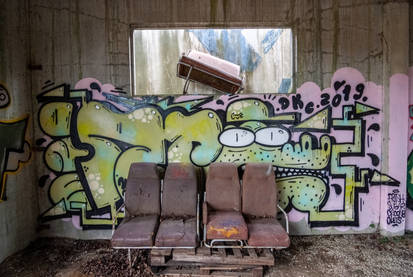 Urbex sofa