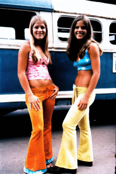 1969 Hippy Bus Girls 011223 (2)