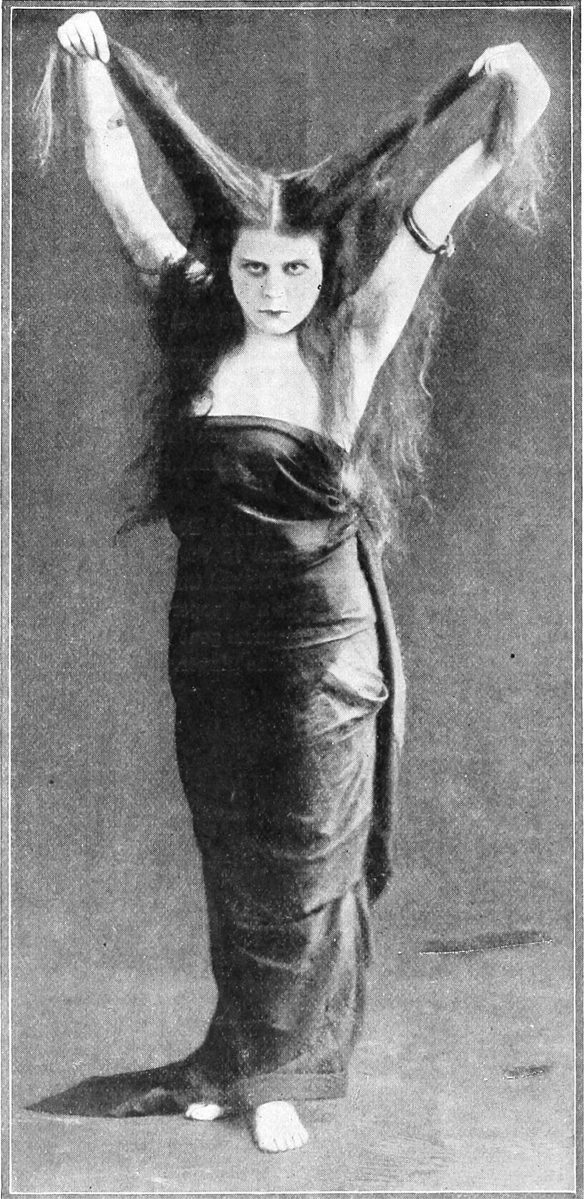 Theda Bara aka Theodosia Burr Goodman - 1917 Vamp