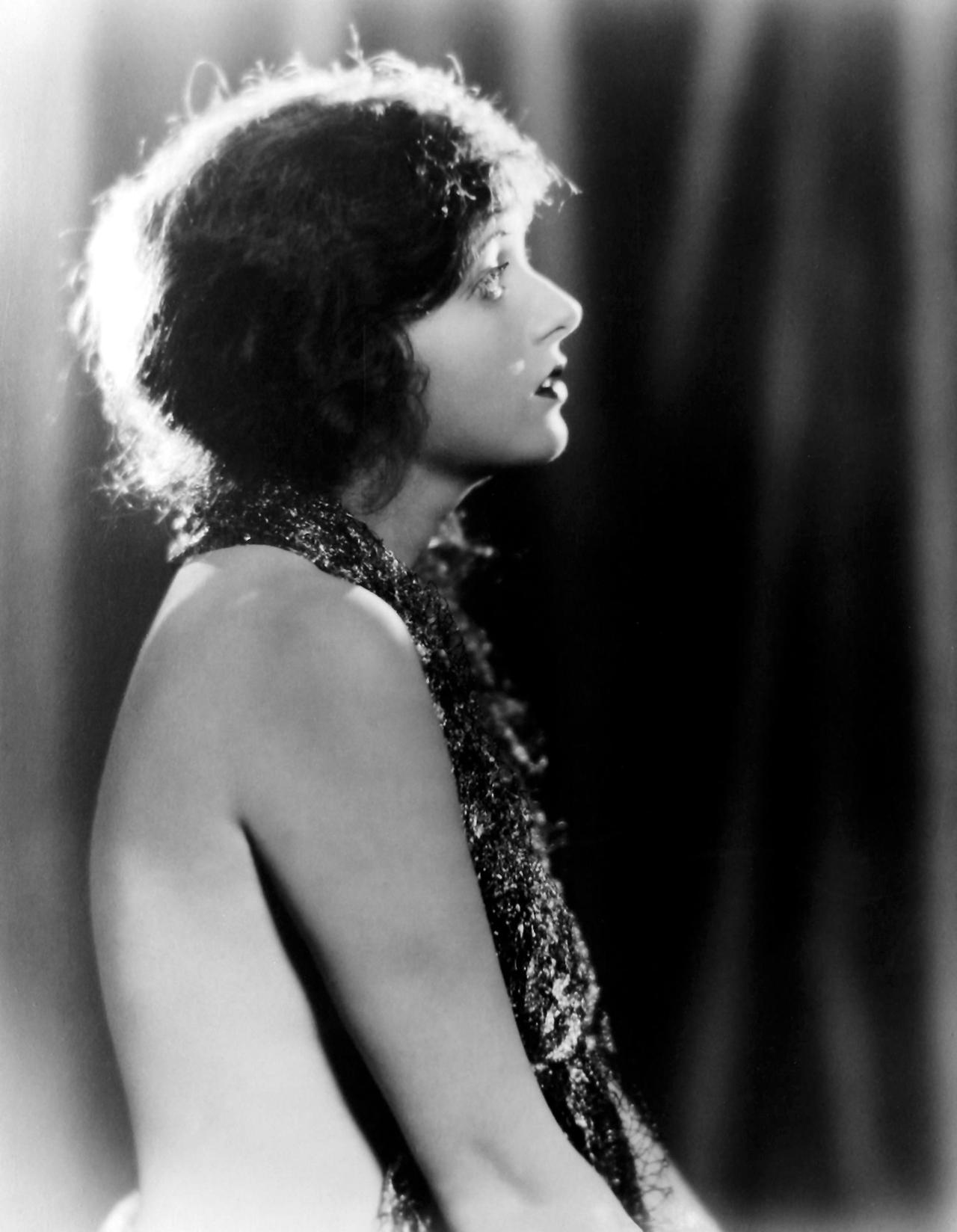 Madge  Bellamy ty5