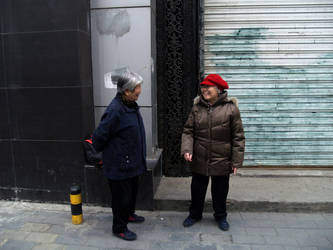 China: smiling ladies (2013)