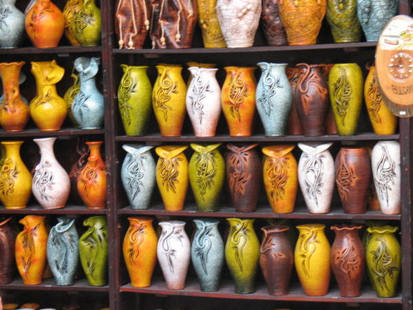 So many vases o3o