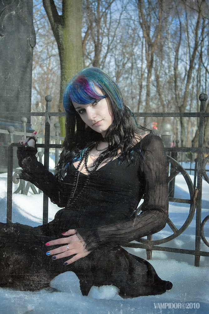 Gothic in the cemetery_3