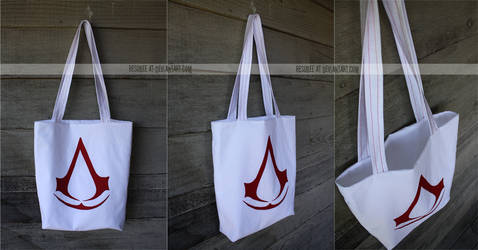 assassin's creed tote