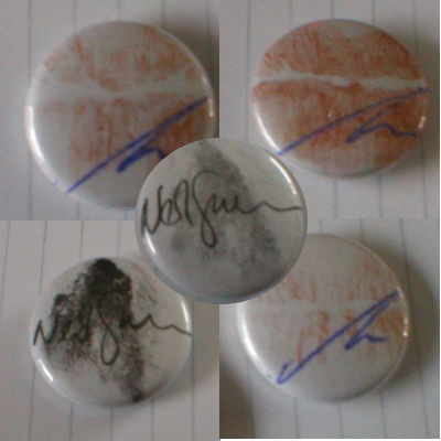 Badges - Gaiman Pratchett Lee