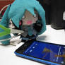 Hachune Miku... Playing music in the iPod