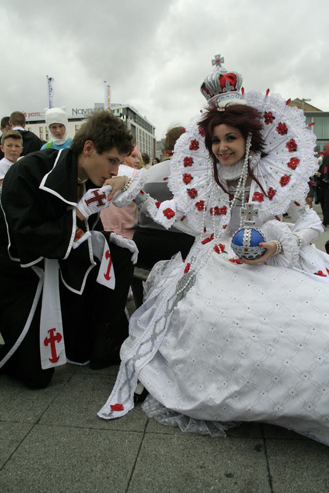 Trinity Blood. Father Tres with Queen Esther