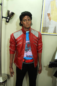 Michael Jackson Beat It! 2016 statue