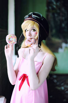 Oshino Shinobu cosplay