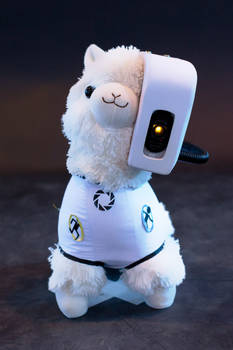 Alpaca GLaDOS cosplay Portal 2