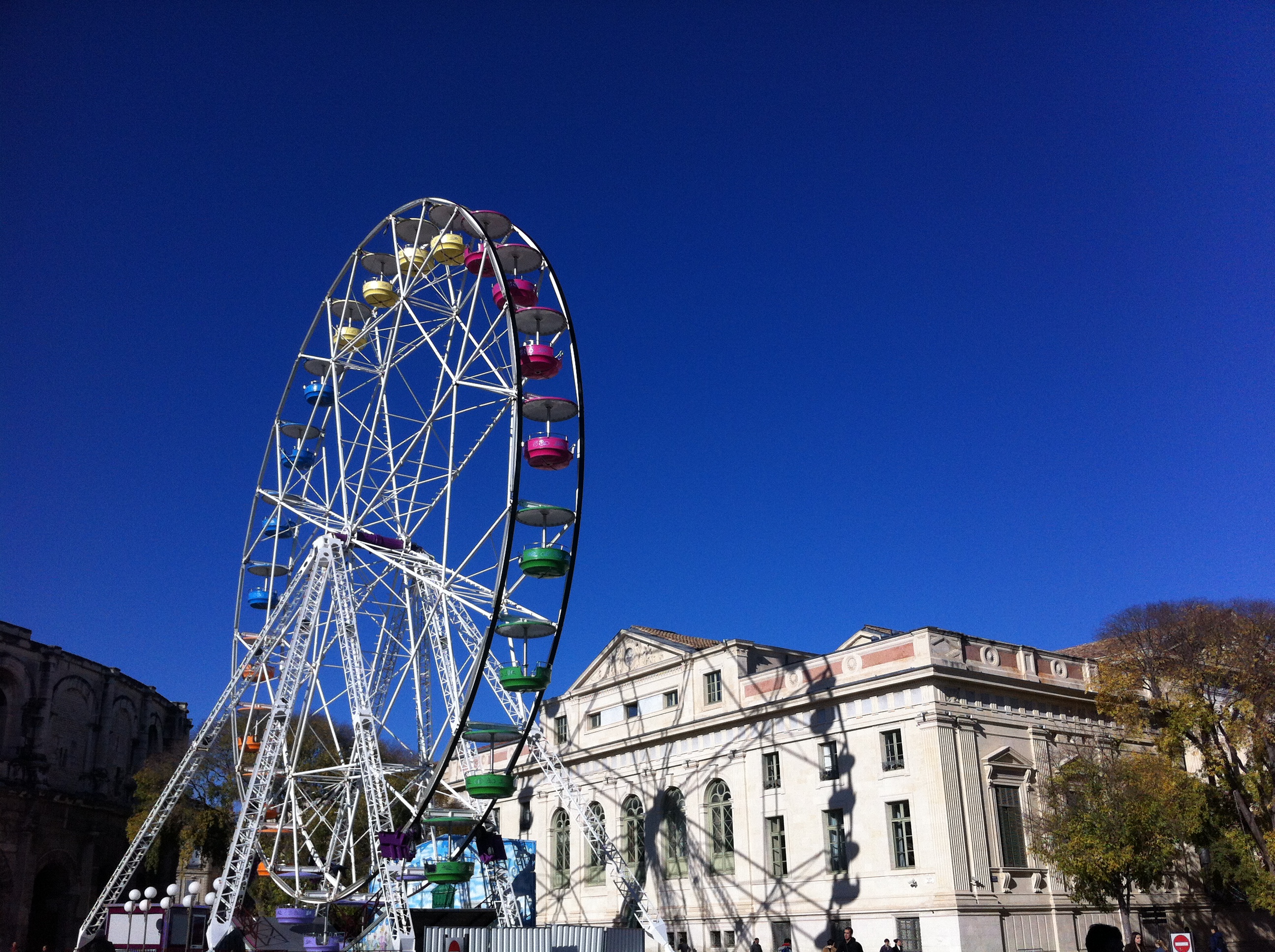 Les Arenes de Nimes Et la Grande Roue (France) -1-