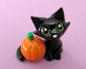 Halloween Kitty by DragonsAndBeasties