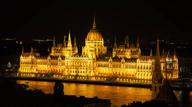 hungarian parliament building at night