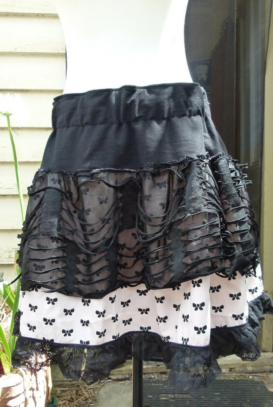 Skirt layers  bows lace  ripped