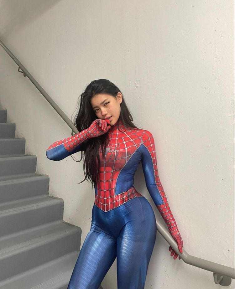 Spidergirl taking the stairs by Ninelhendofan on DeviantArt