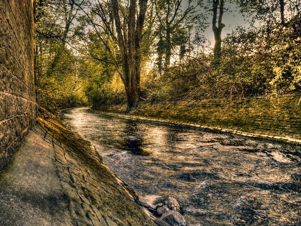 Der kleine Fluss in den Rhein by Examurai