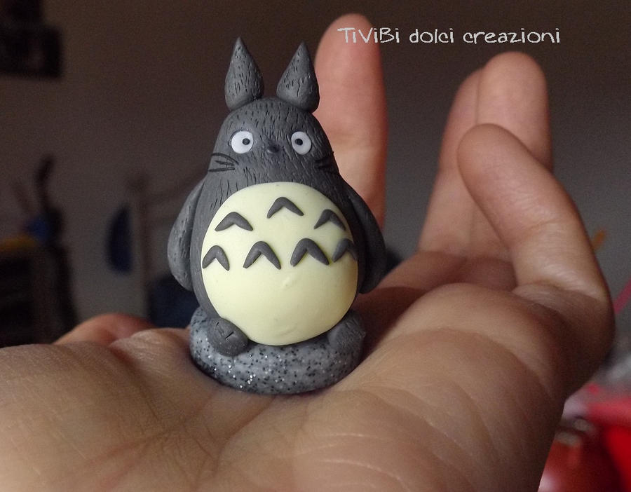 Totoro statuette