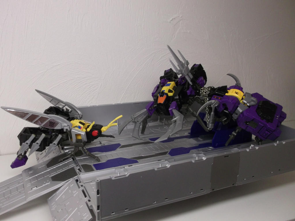 INSECTICONS FEAST ON OPTIMUS PRIMES TRAILER!