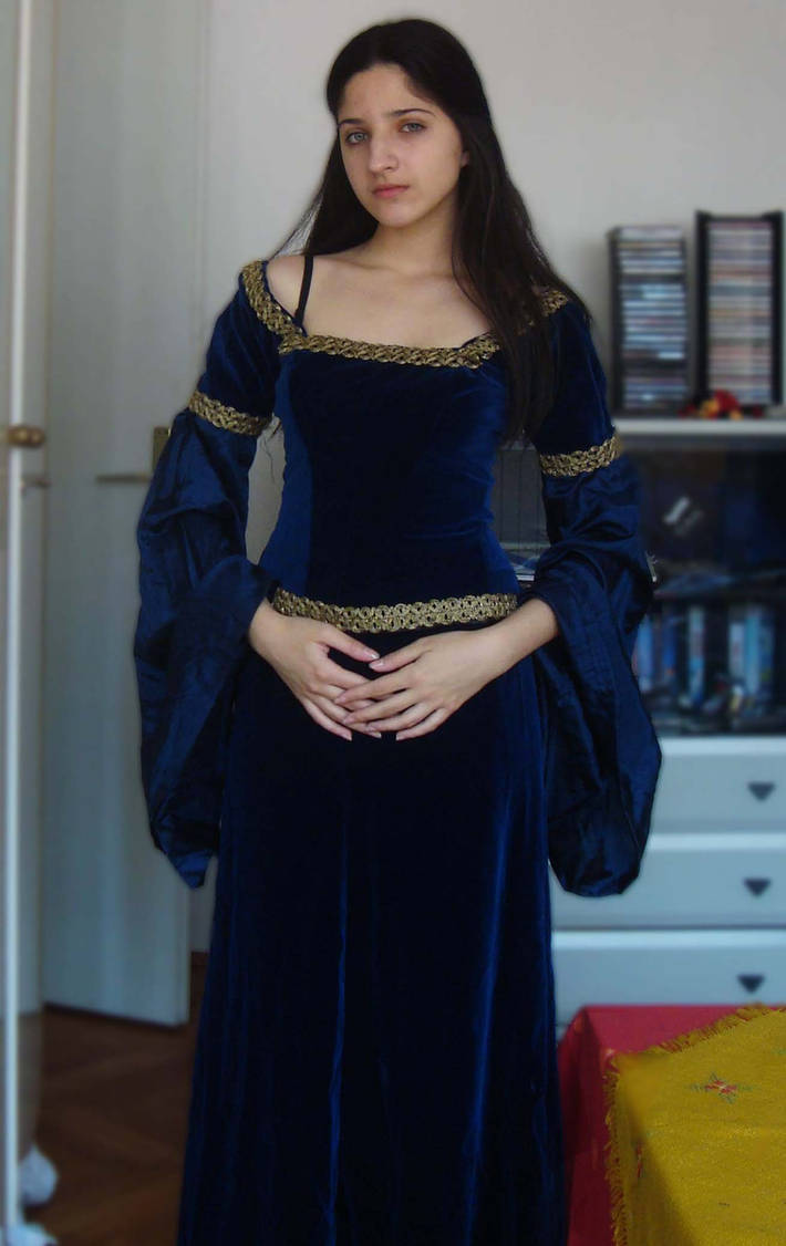 Medieval Dress by skinywitch