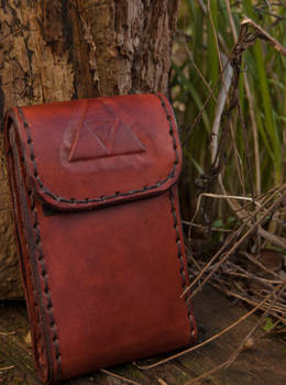 Iphone leather belt pouch with triforce