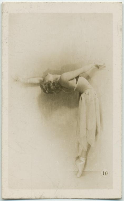 Flapper dancer I