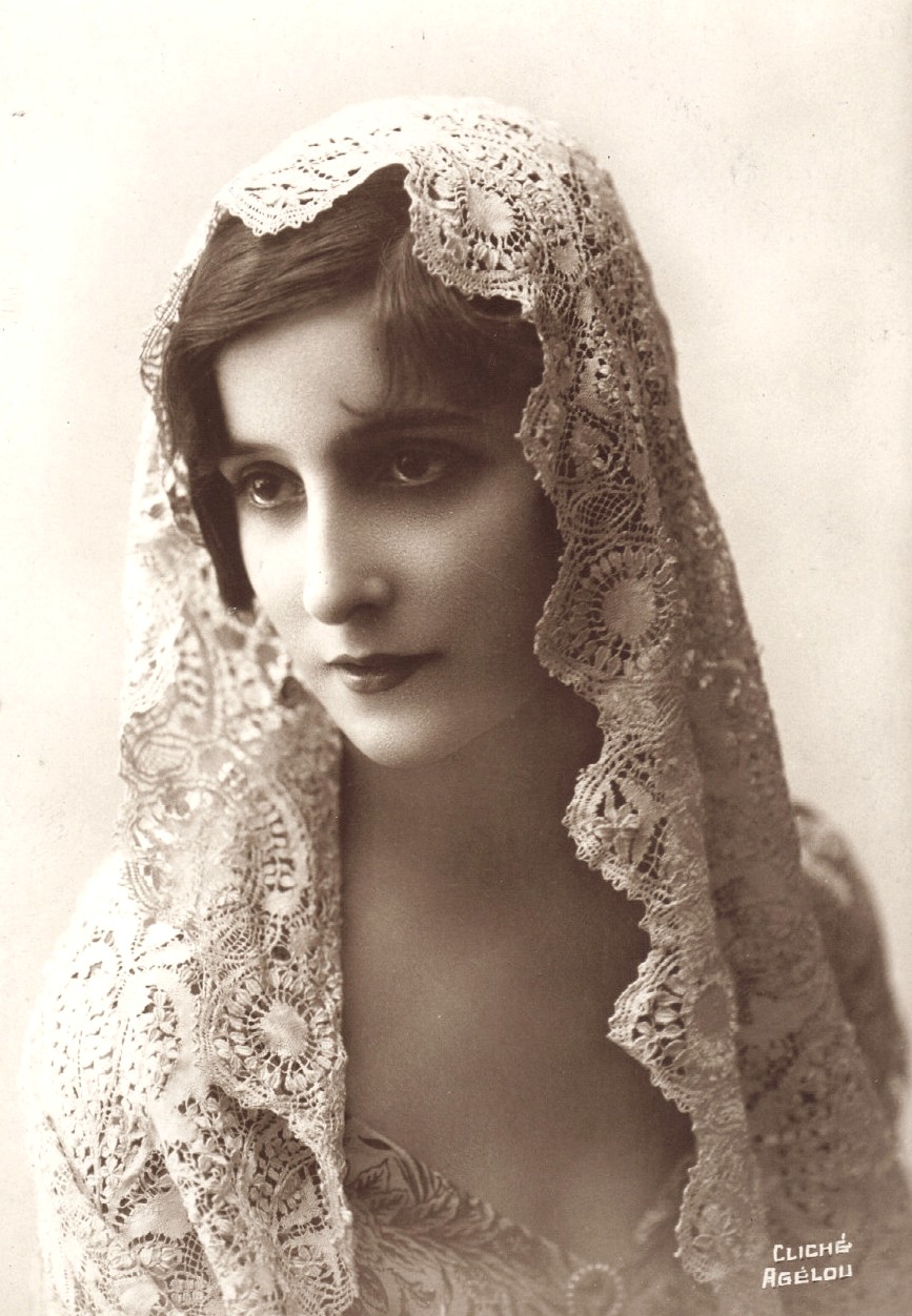 Vintage lady with Mantilla III