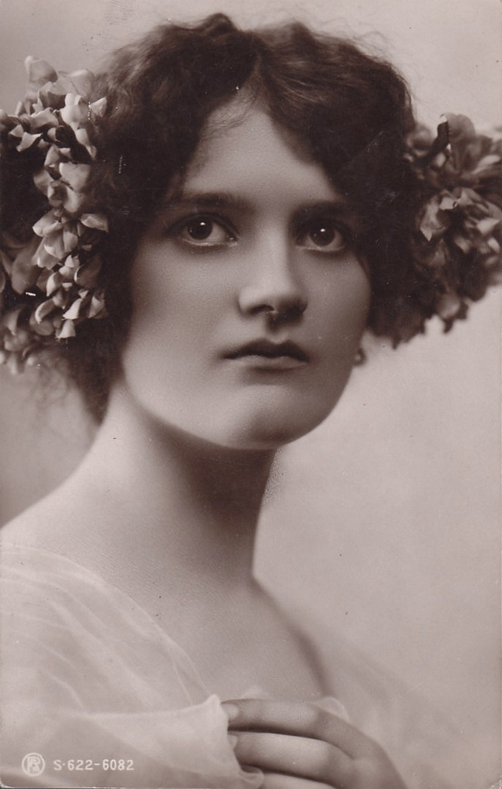 Vintage woman with flowers in her hair 003